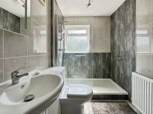 Downstairs En Suite- click for photo gallery